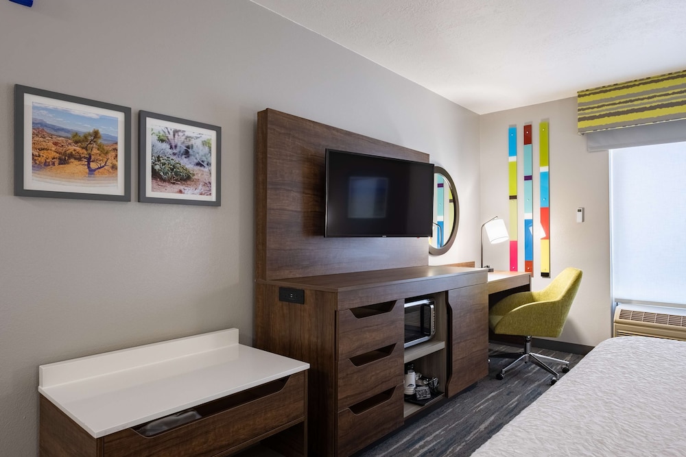 Hampton Inn Richfield - photo 7