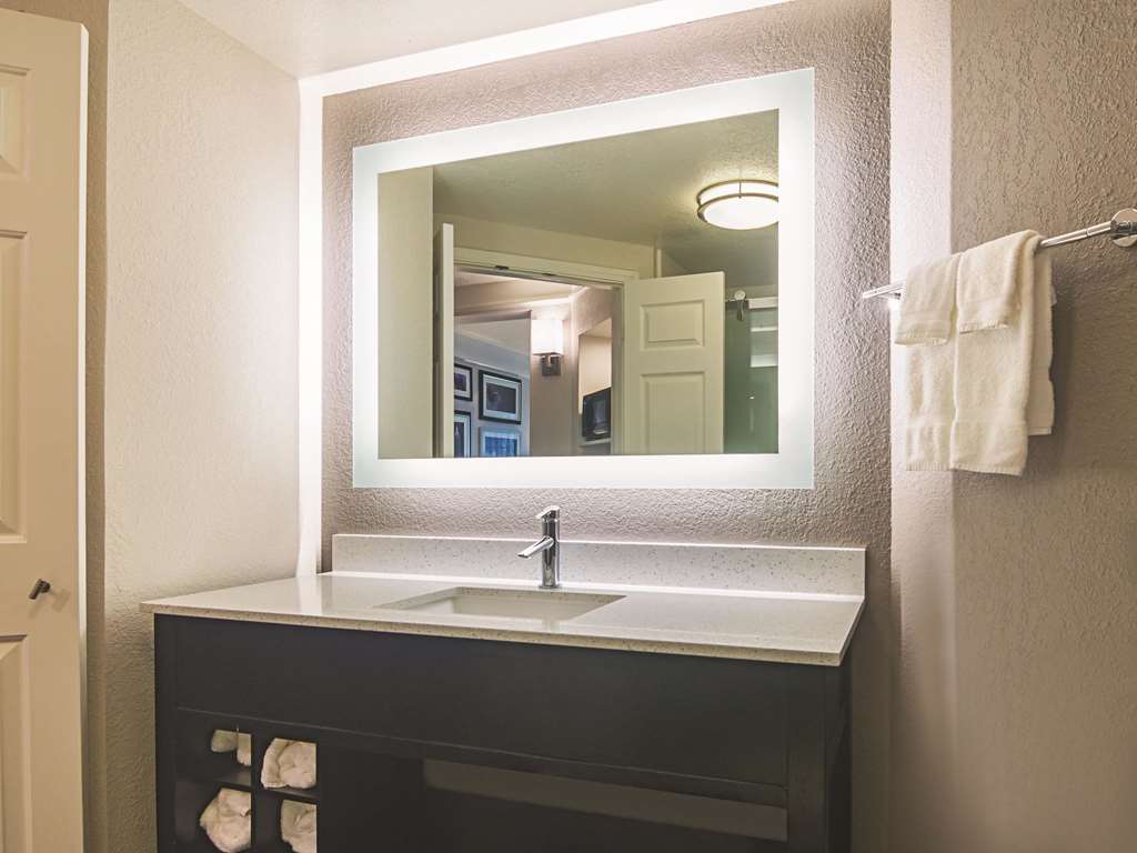 La Quinta Inn & Suites by Wyndham Oklahoma City NW Expwy - photo 41