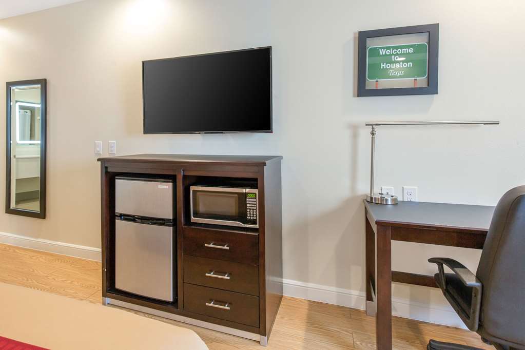 Econo Lodge Inn & Suites Houston Willowbrook - photo 40