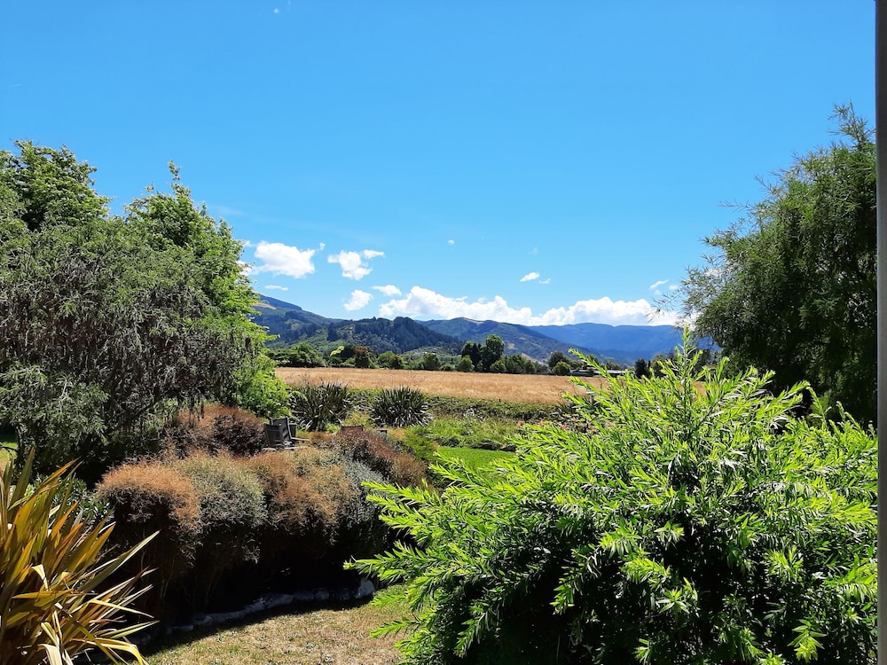 Eden's Edge Lodge — 5-Star Luxury Hotel in Nelson, New Zealand