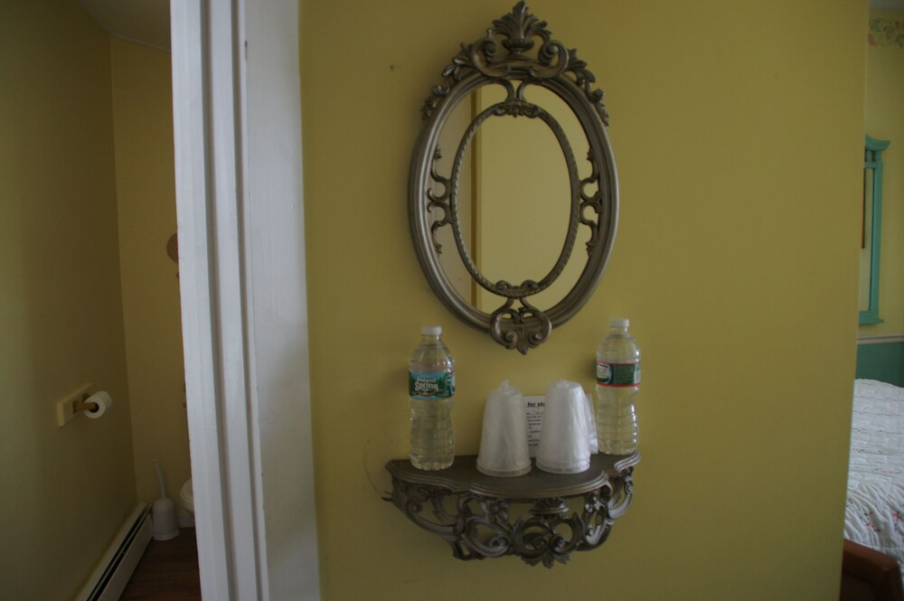 Admiral Weaver Inn - photo 21