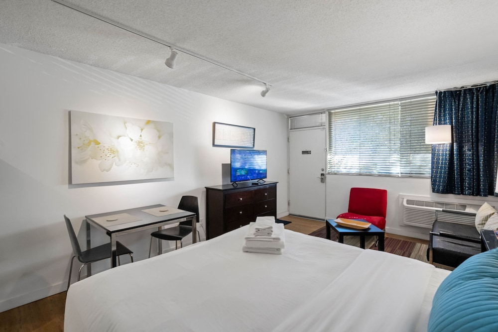 CPD Safe Clean Studio w Free Parking Near Shepherd Center - photo 44