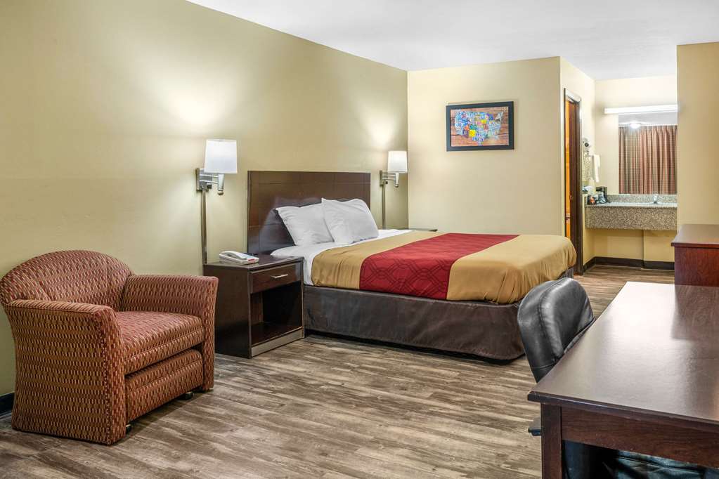Econo Lodge Rolla I 44 Exit 184 Near Missouri University of Science and Technology - photo 11