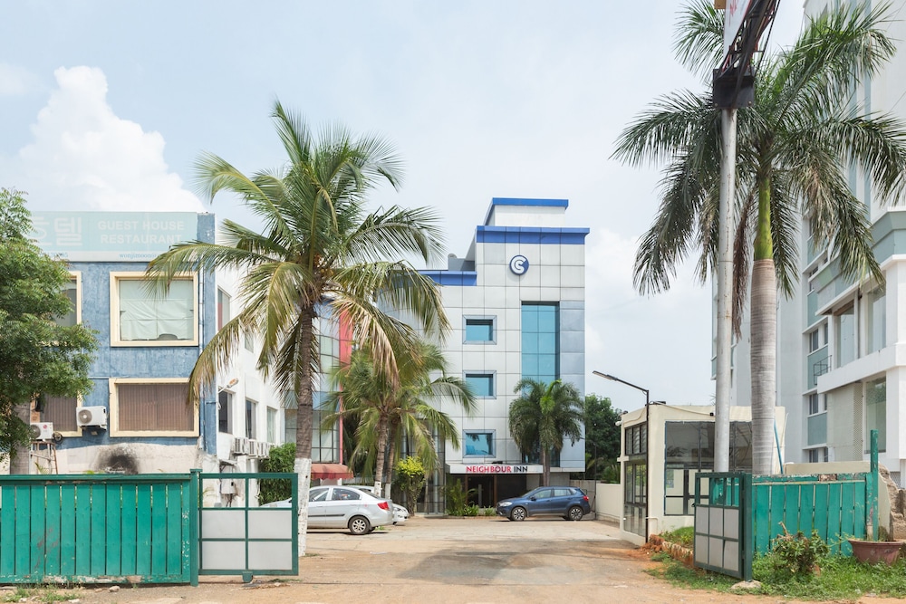 Capital O 38609 Neighbour Inn in Sriperumbudur, India