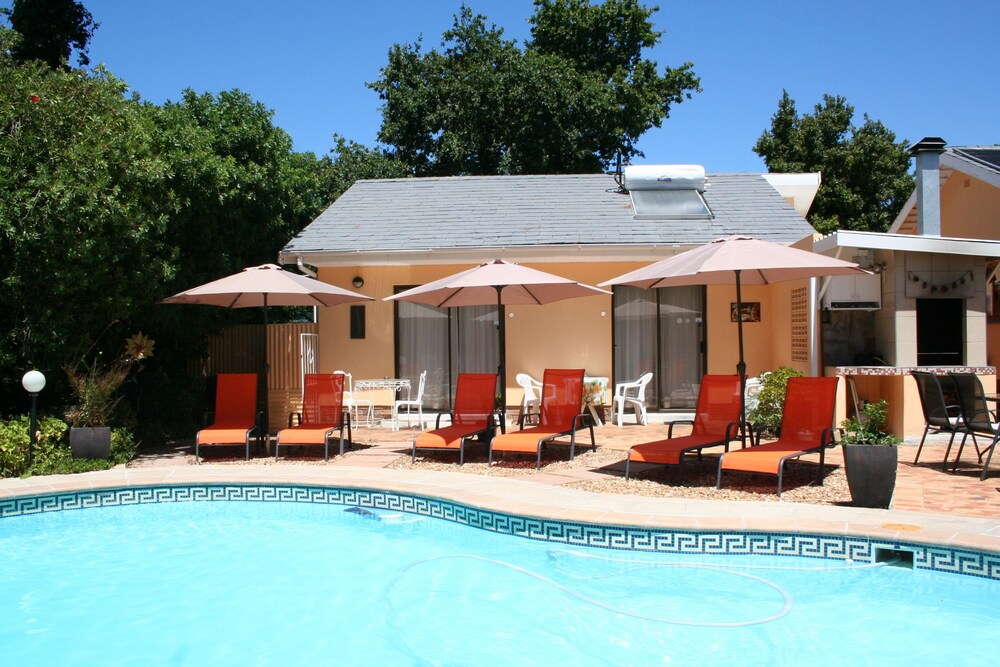 Quinns Holiday Home — 4-Star Luxury Hotel in Cape Town, South Africa