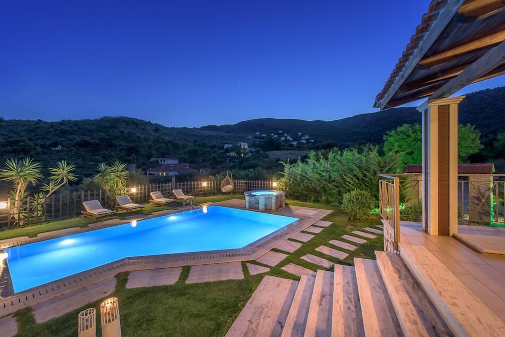 Limneon Villas — 4-Star Luxury Hotel in Zakynthos, Greece