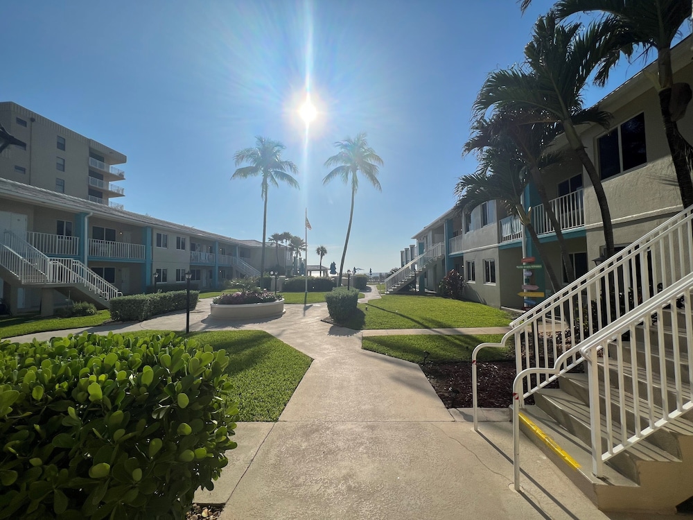 Gulfstream Manor - photo 16