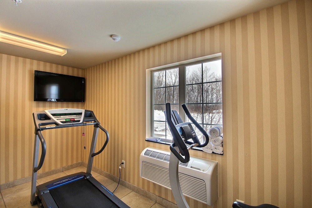 Cobblestone Inn & Suites Brillion - photo 33