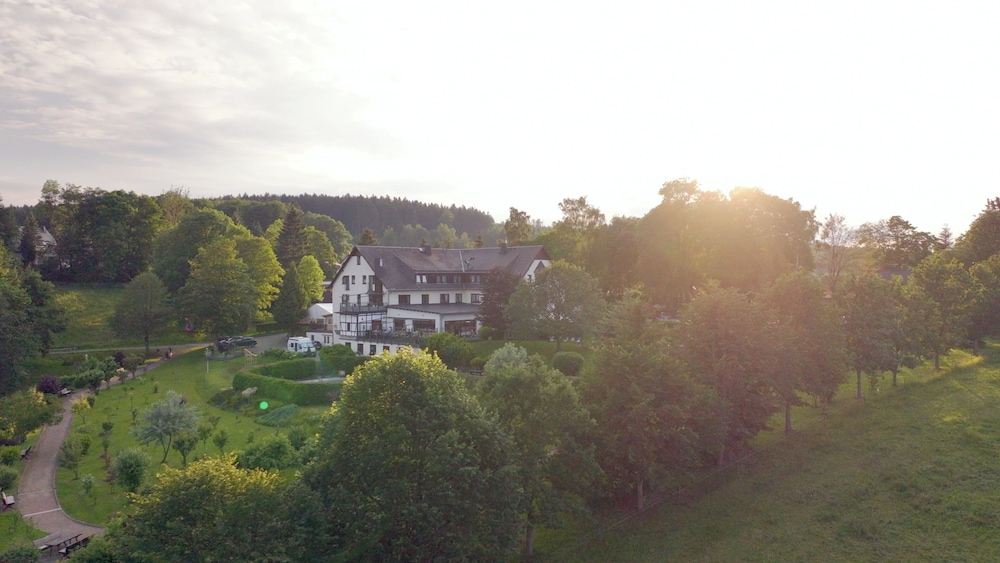 Hotel Waldesruh - last minute hotel in Lengefeld