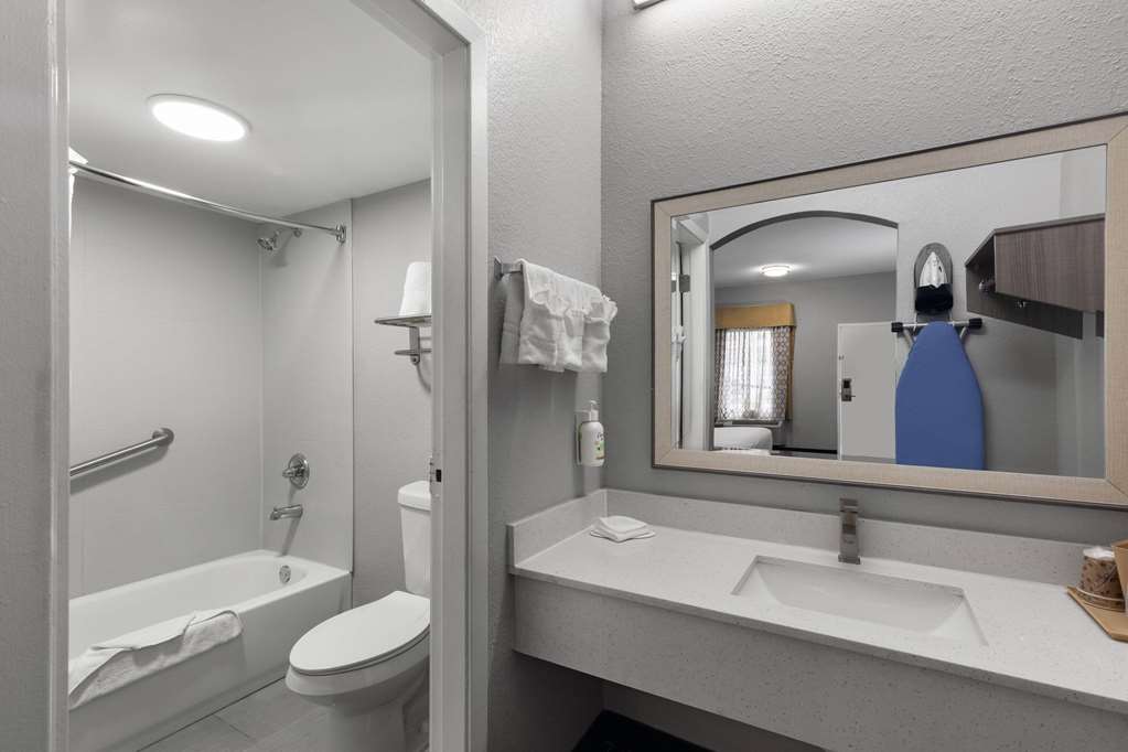Baymont by Wyndham Mobile Tillmans Corner - photo 26