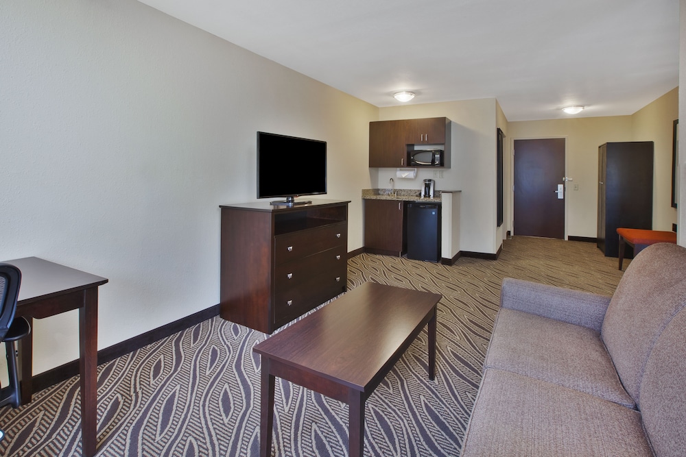 Holiday Inn Express & Suites Washington Meadow Lands by IHG - photo 11