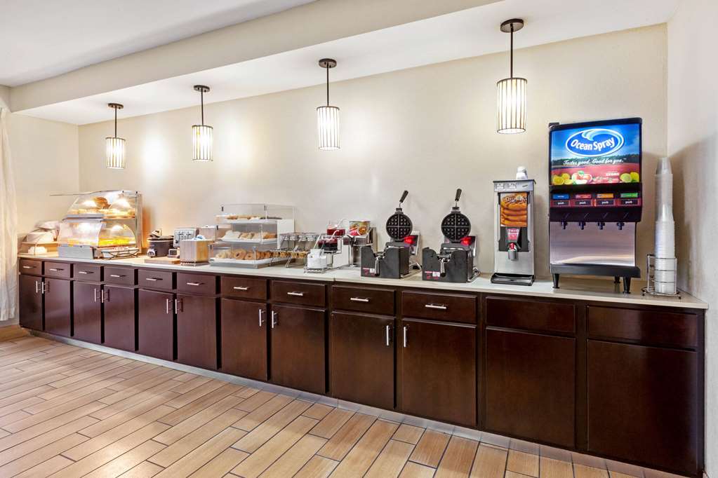 La Quinta Inn & Suites by Wyndham South Bend - photo 38