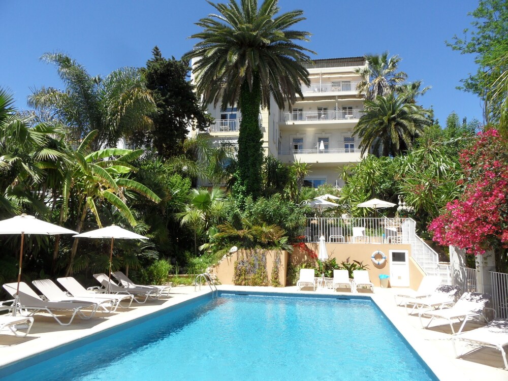 Residence Vélès Plage — 4-Star Luxury Hotel in Cannes, France