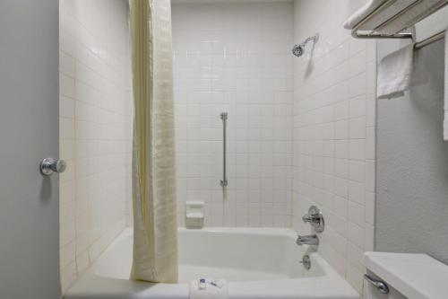 Motel 6 Chickasha Ok - photo 19