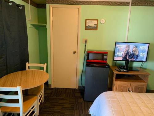 Tour Inn Motel - photo 16