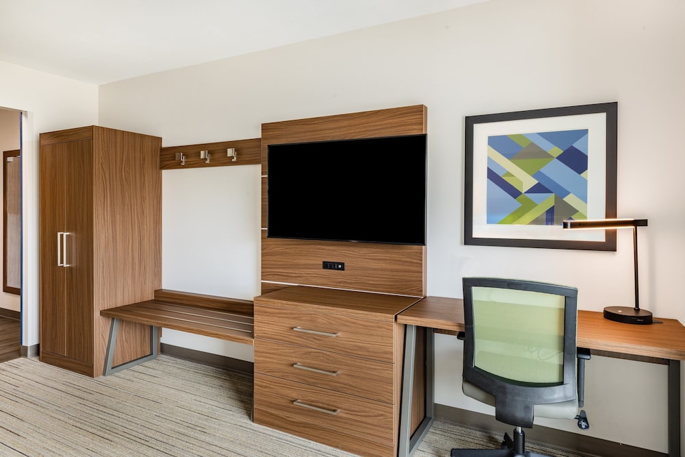 Holiday Inn Express & Suites Lincoln Downtown by IHG - photo 17
