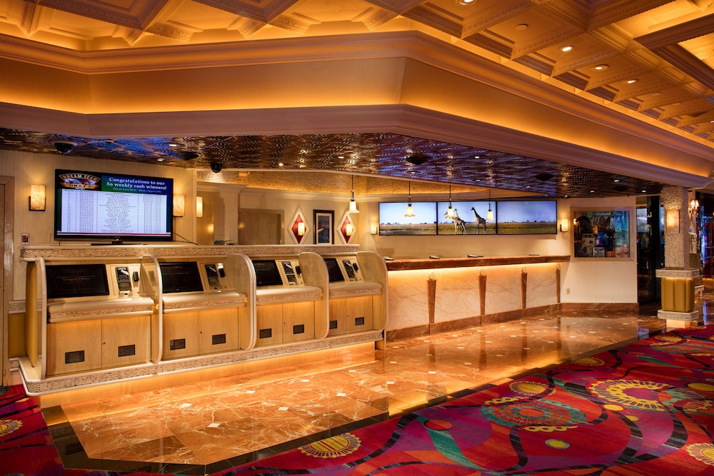 Western Village Inn & Casino by Peppermill Resorts - photo 3