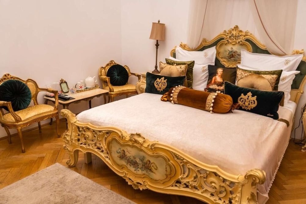 Conacul Coroanei Luxury Boutique — Bucharest — photo 5