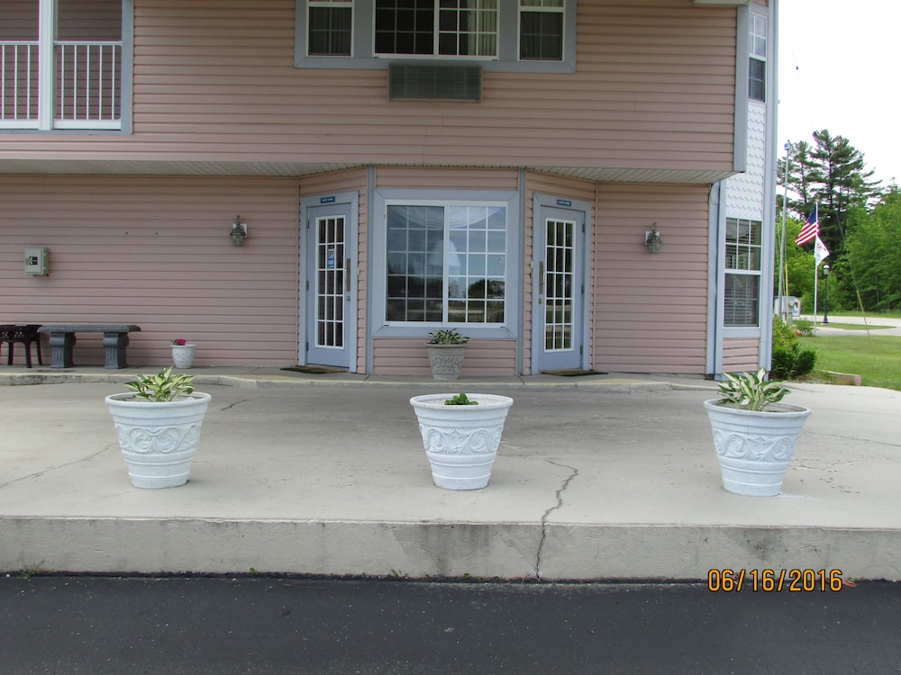 Great Lakes Inn - photo 31