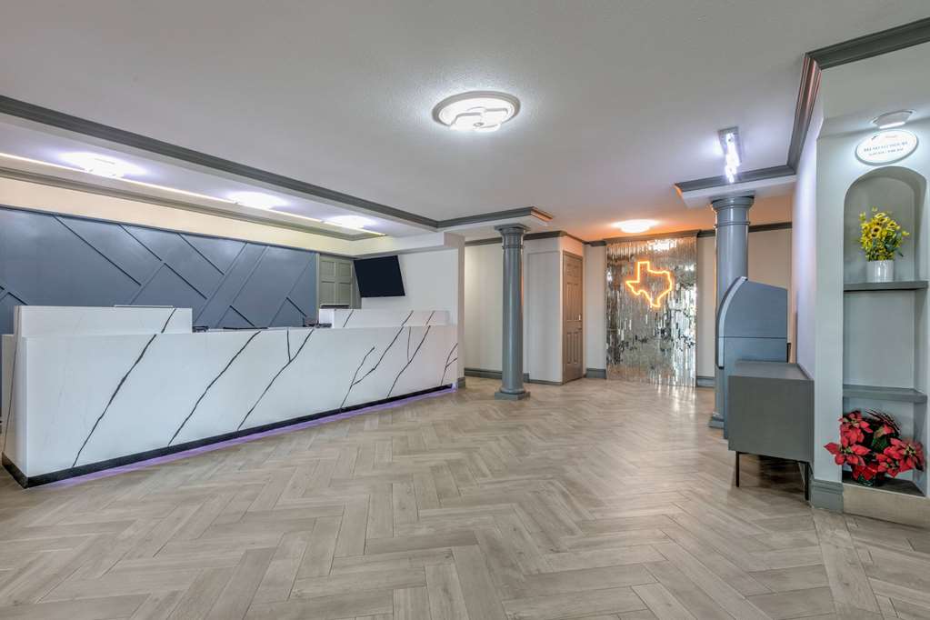 Baymont by Wyndham Austin University Area - photo 27