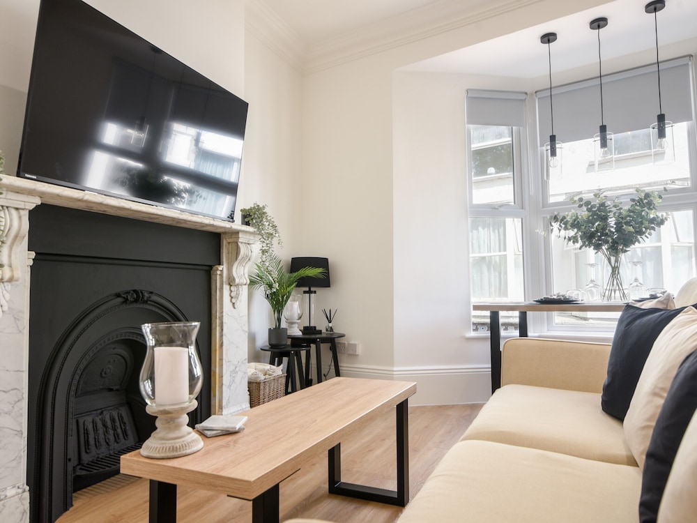 Fore Street House Apartment 2 — 4-Star Luxury Hotel in Seaton, United Kingdom