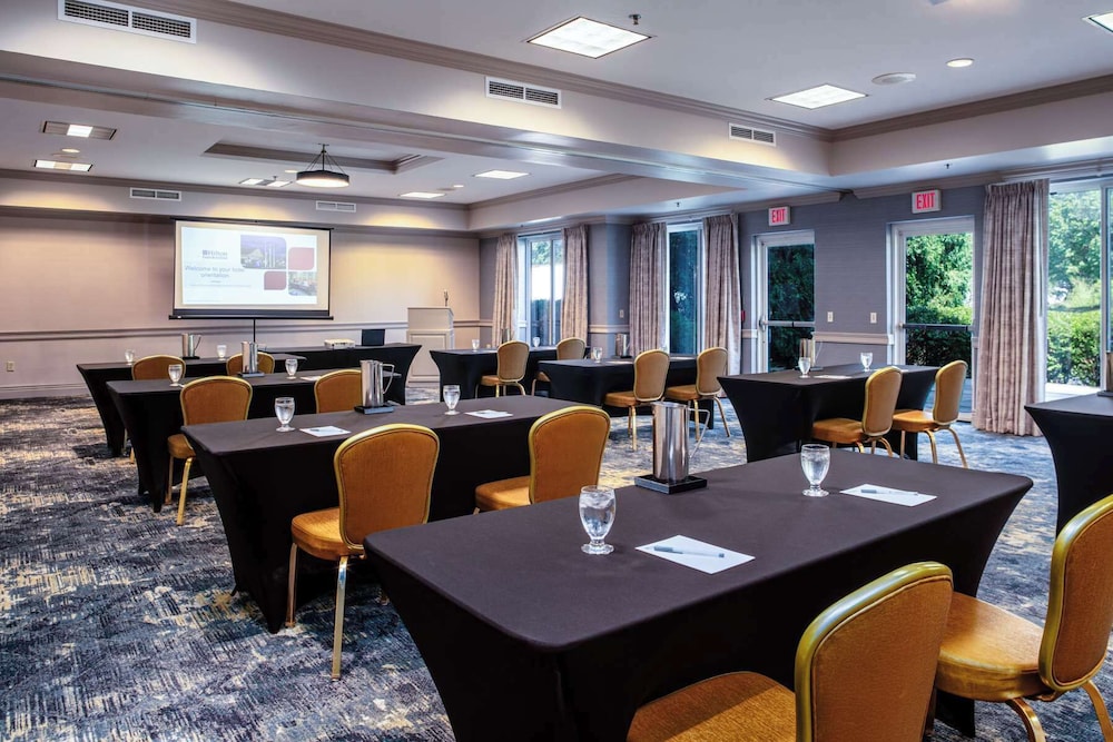 Hilton Garden Inn Milwaukee Northwest Conference Center - photo 49