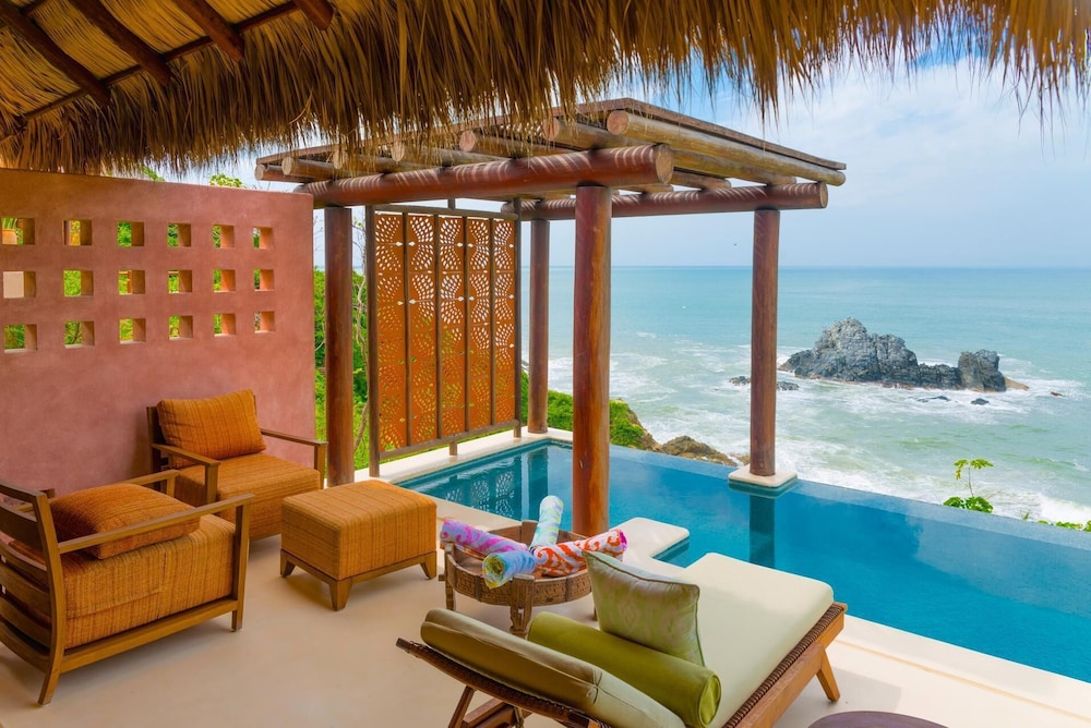 Bugam Villa — 4-Star Luxury Hotel in Santa Maria Huatulco, Mexico