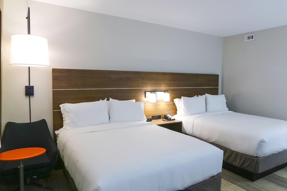 Holiday Inn Express & Suites Houston IAH Beltway 8 by IHG - photo 16
