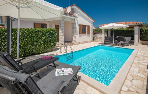 Holiday Home Kastelir 50 With Outdoor Swimmingpool — 4-Star Luxury Hotel in Kastelir, Croatia