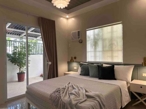Japandi Home A Fully Aircon WIFI Hot shower 24hGuard Center near Malls — 4-Star Luxury Hotel in General Santos, Philippines