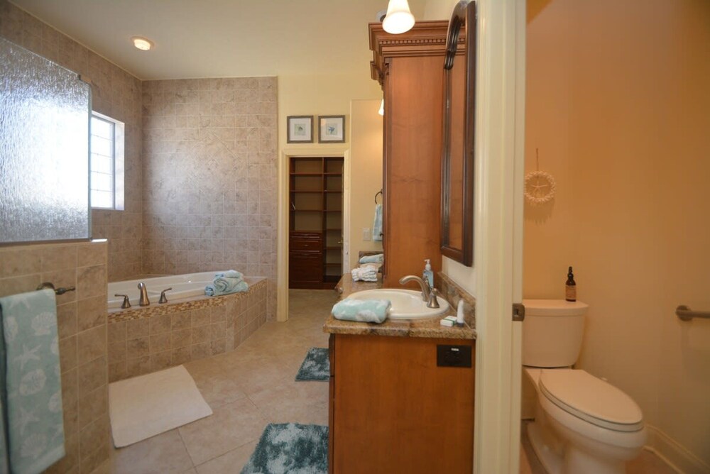 Ocean View Paradise Steps away from the Beach Will Accommodate Up To 10 People including 1 3 Fa - photo 29