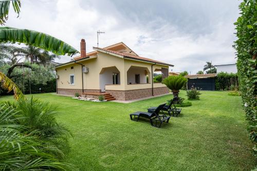 Villa Alma — 4-Star Luxury Hotel in Campofelice Di Roccella, Italy