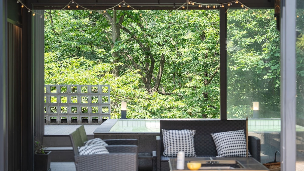 Gwangju Chez Pompom Dokchae Poolvilla in Gwangju, South Korea