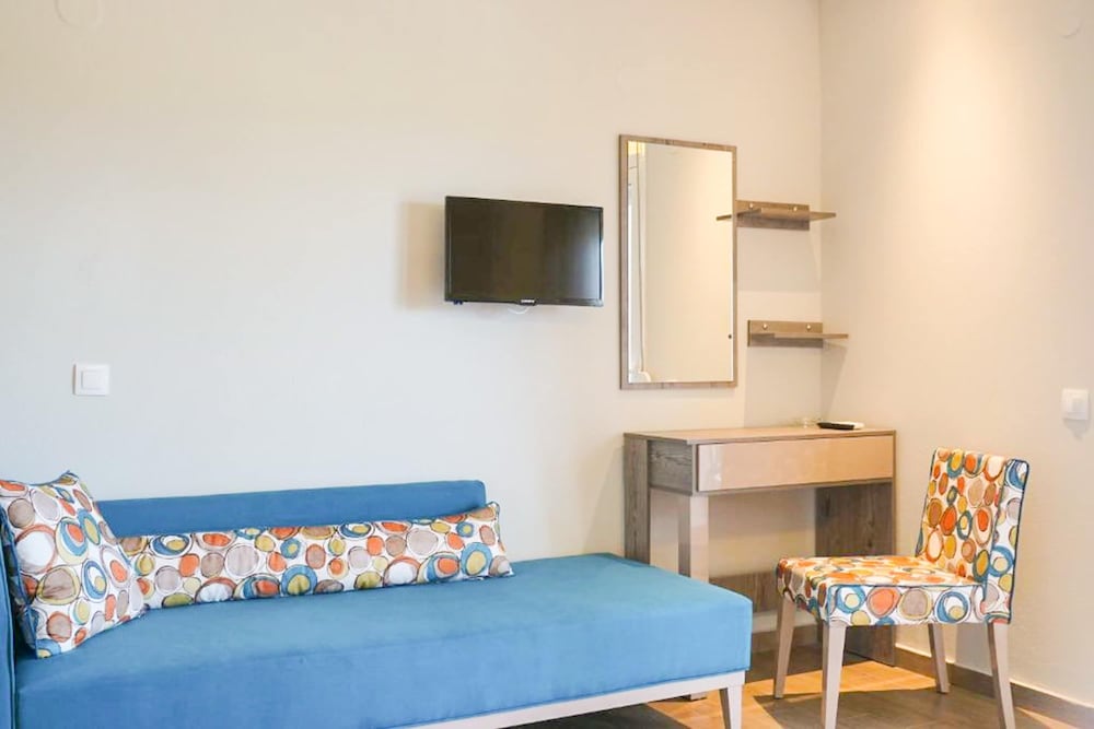Aquamare Studios Pool And Seaview Escape — Kassandreia