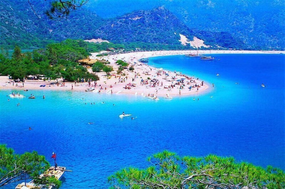 Grove Hotel — Oeluedeniz