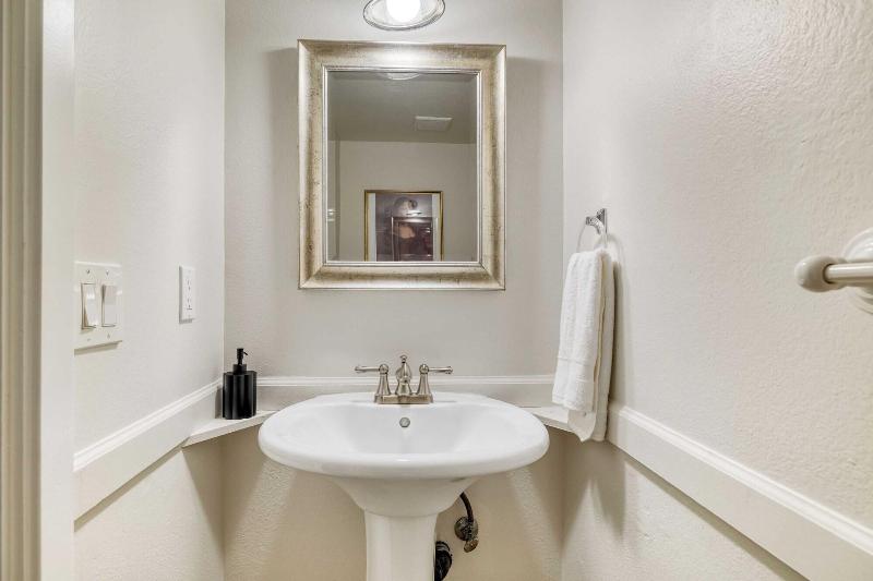 Old Town Treasure By Avantstay Central Location - photo 33