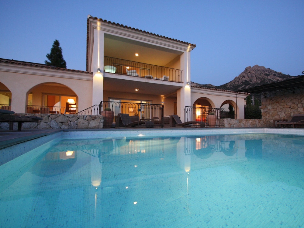 Clos des Oliviers — 4-Star Luxury Hotel in Lumio, France