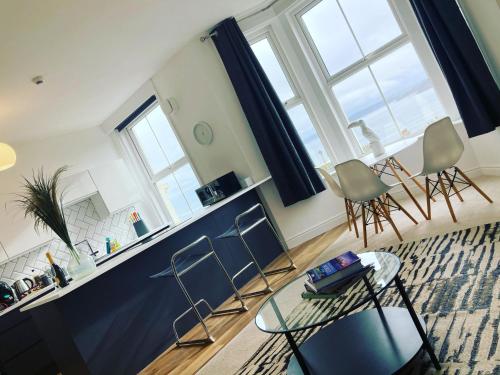Seascape Seaview Apartment hot tub hire subject to availability — 4-Star Luxury Hotel in Scarborough, United Kingdom