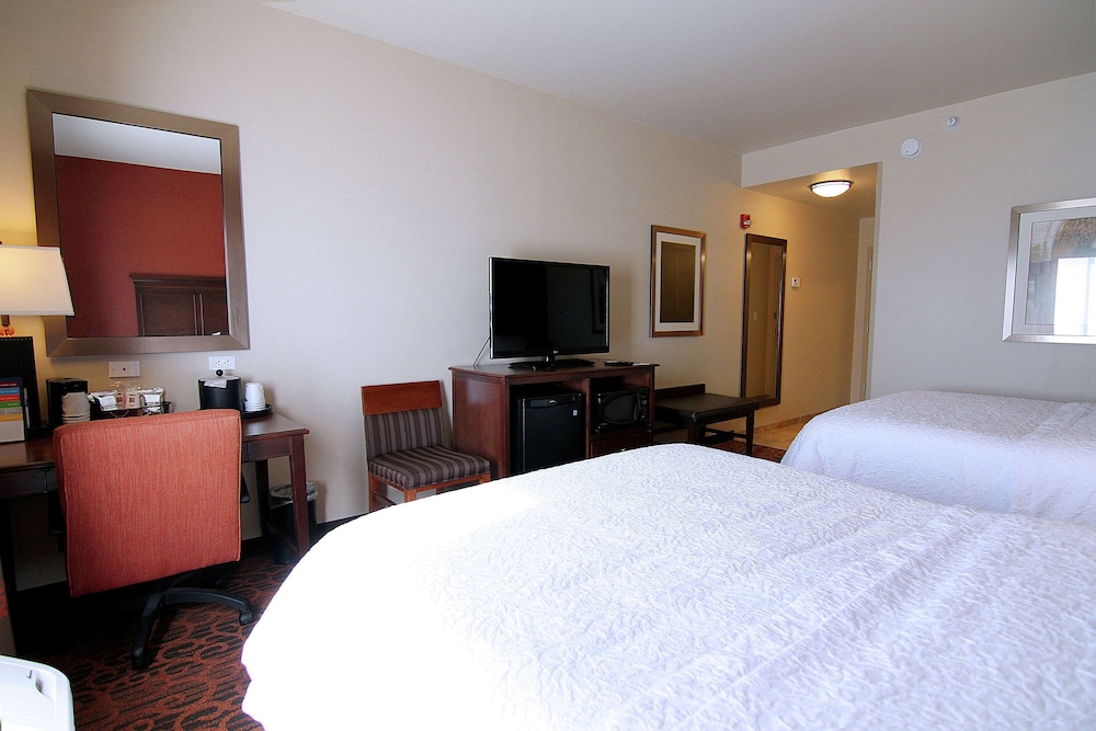 Hampton Inn & Suites Grand Forks - photo 12