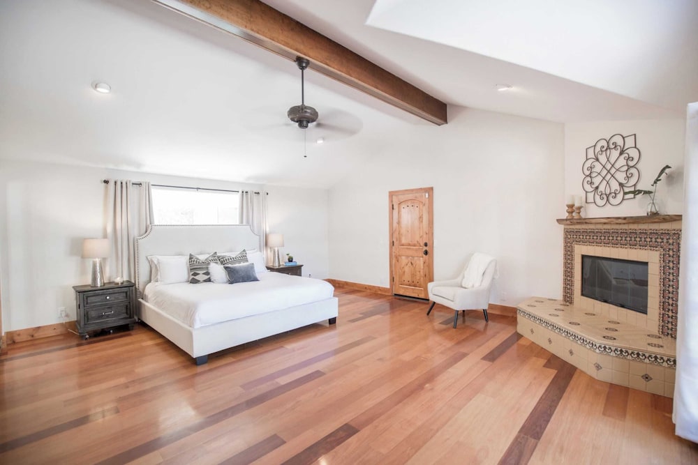 5 Acre Estate w Lake Pool & Hot Tub De Luz by Avantstay - photo 18
