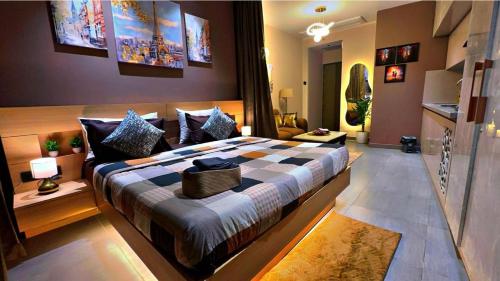 Cityscape heights on 36th floor — 4-Star Luxury Hotel in New Delhi, India