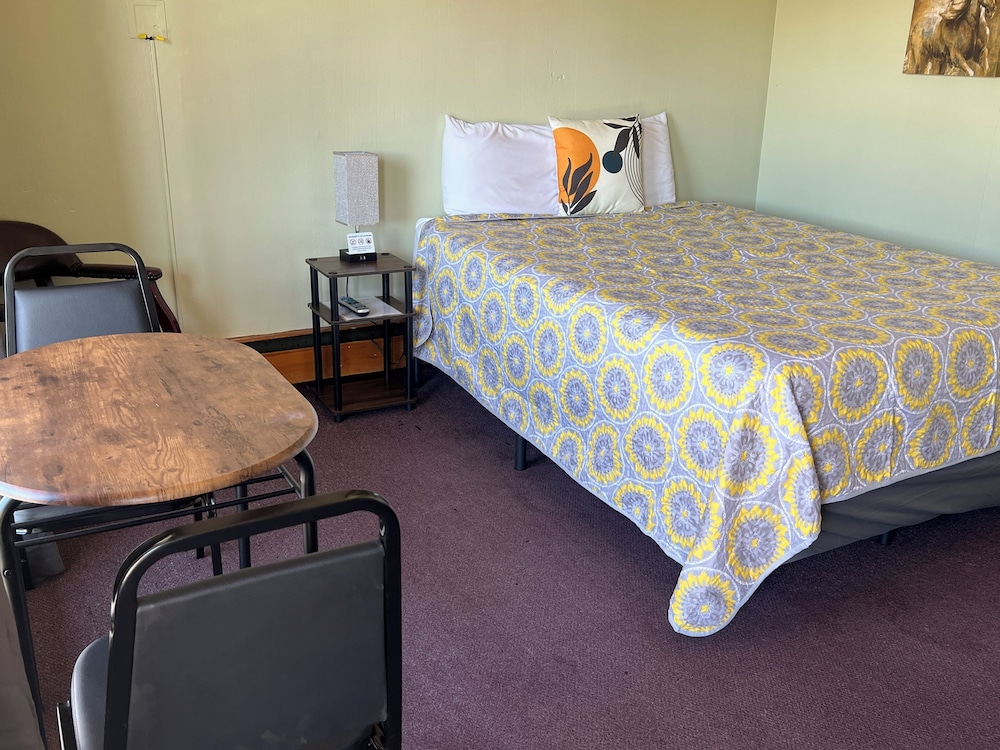 Midtown Inn & Suites - photo 24