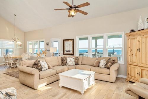 Front Row by Oak Island Accommodations - photo 7