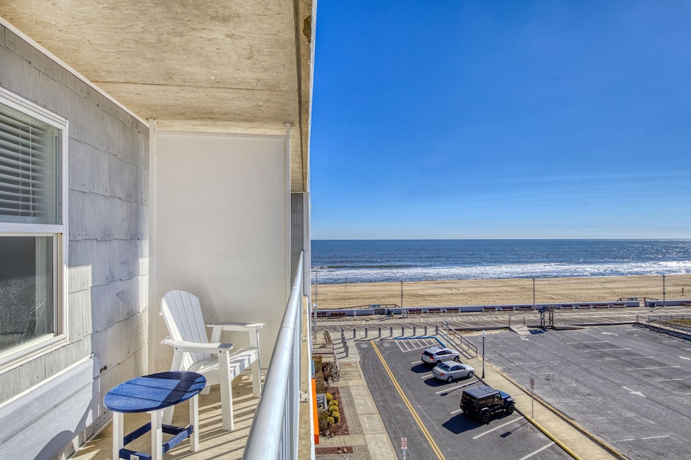 Commander Hotel & Suites - photo 33