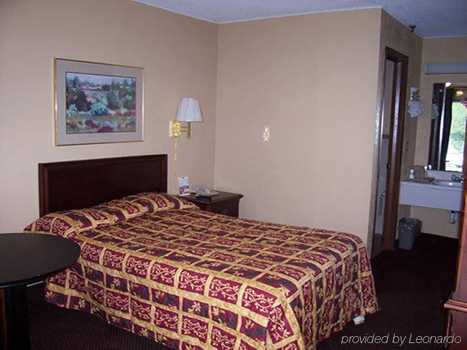 Scottish Inn Knoxville - photo 26