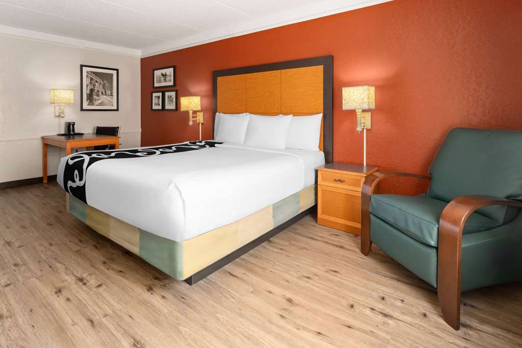 La Quinta Inn by Wyndham Pittsburgh Airport - photo 23