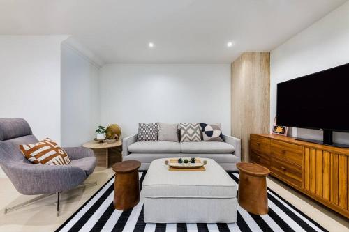 Iconic skyline Big apartment Great location