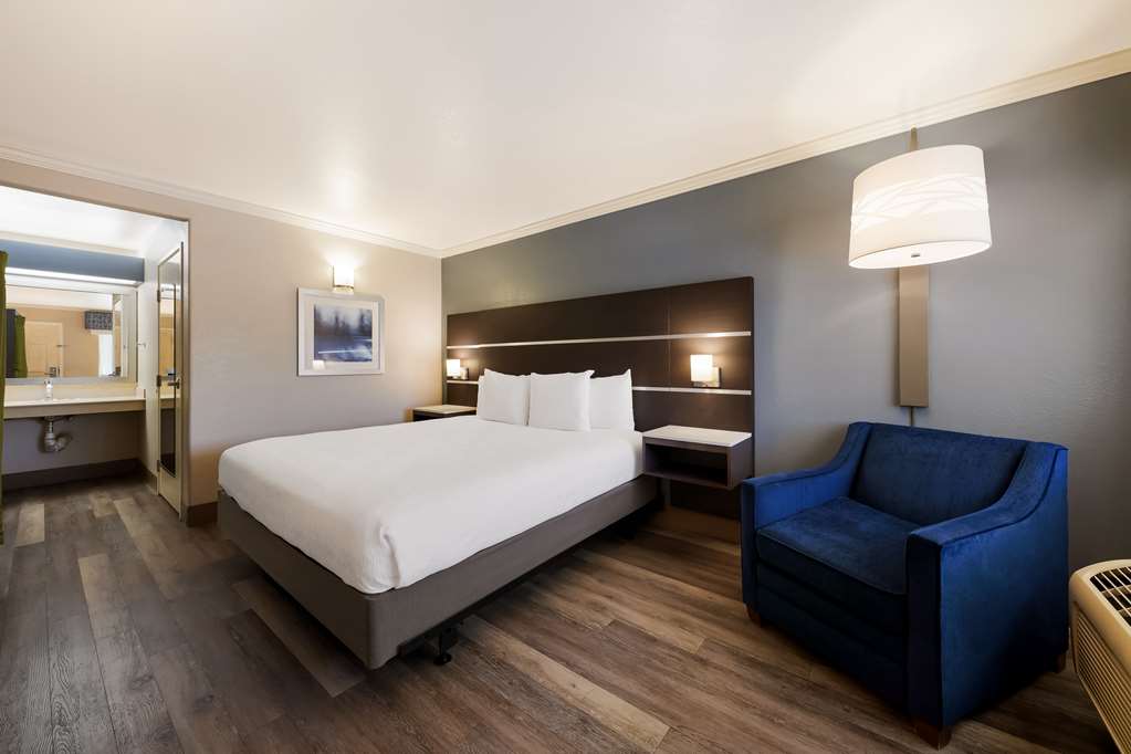 Best Western Inn & Suites Lemoore - photo 23