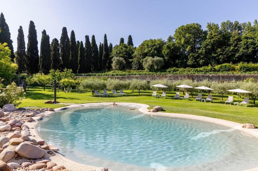 Villa Padovani Relais de Charme — 4-Star Luxury Hotel in Pastrengo, Italy