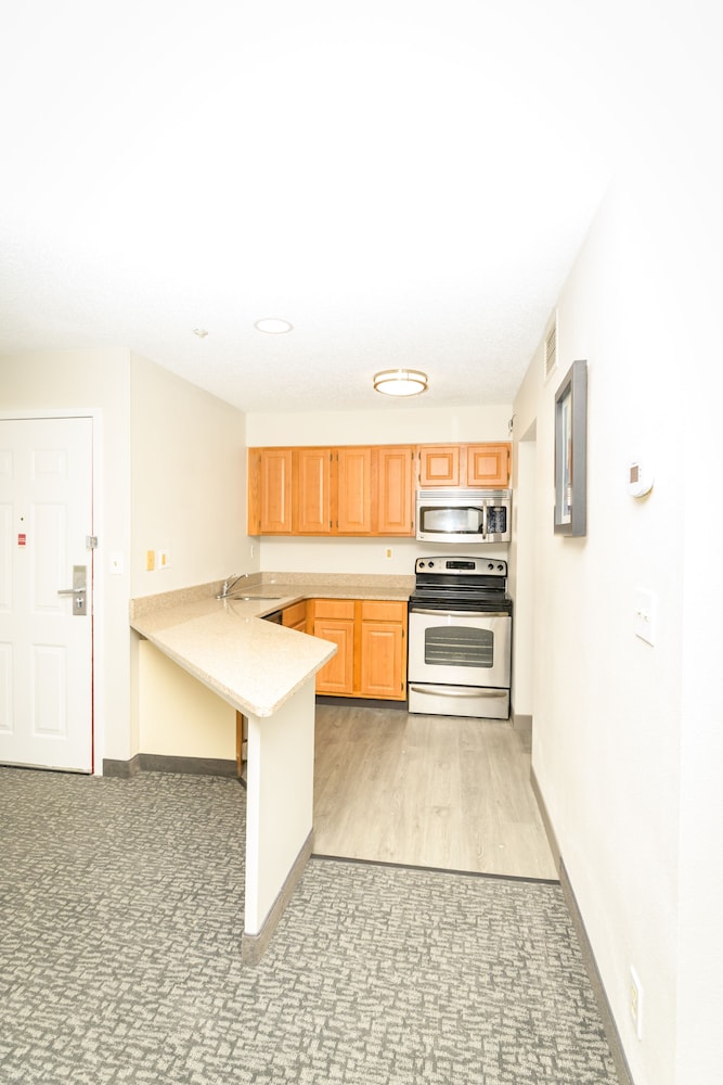Philadelphia Suites at Airport An Extended Stay Hotel - photo 2
